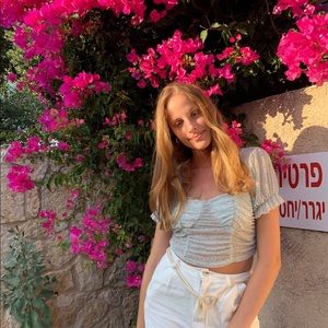 Meet your Posher, Avia